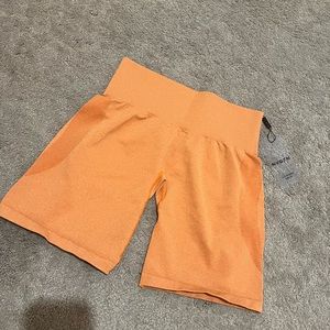 NVGTN BURNT ORANGE CONTOUR SEAMLESS SHORTS